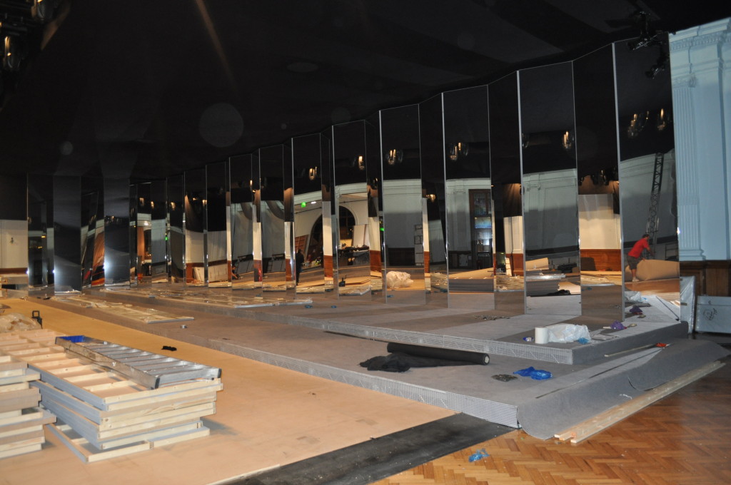 Zig-zag Featherweight Unique display mirrors